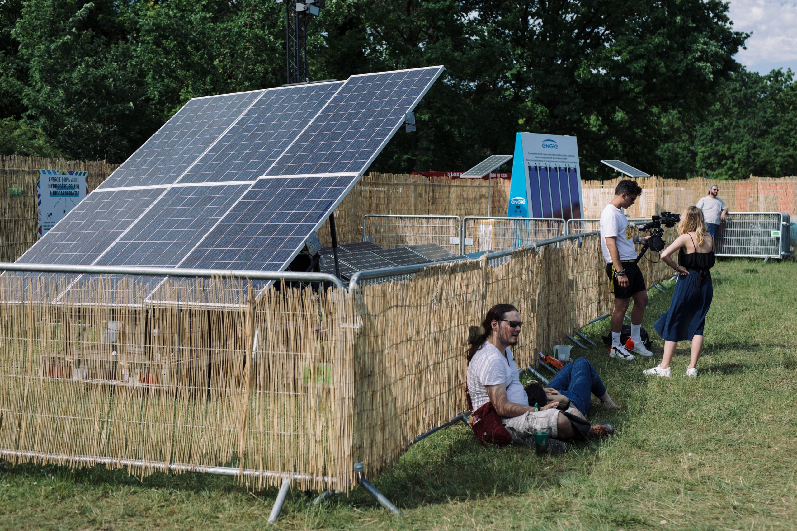 Au festival We Love Green, des panneaux solaires permettent d'alimenter en énergie le 